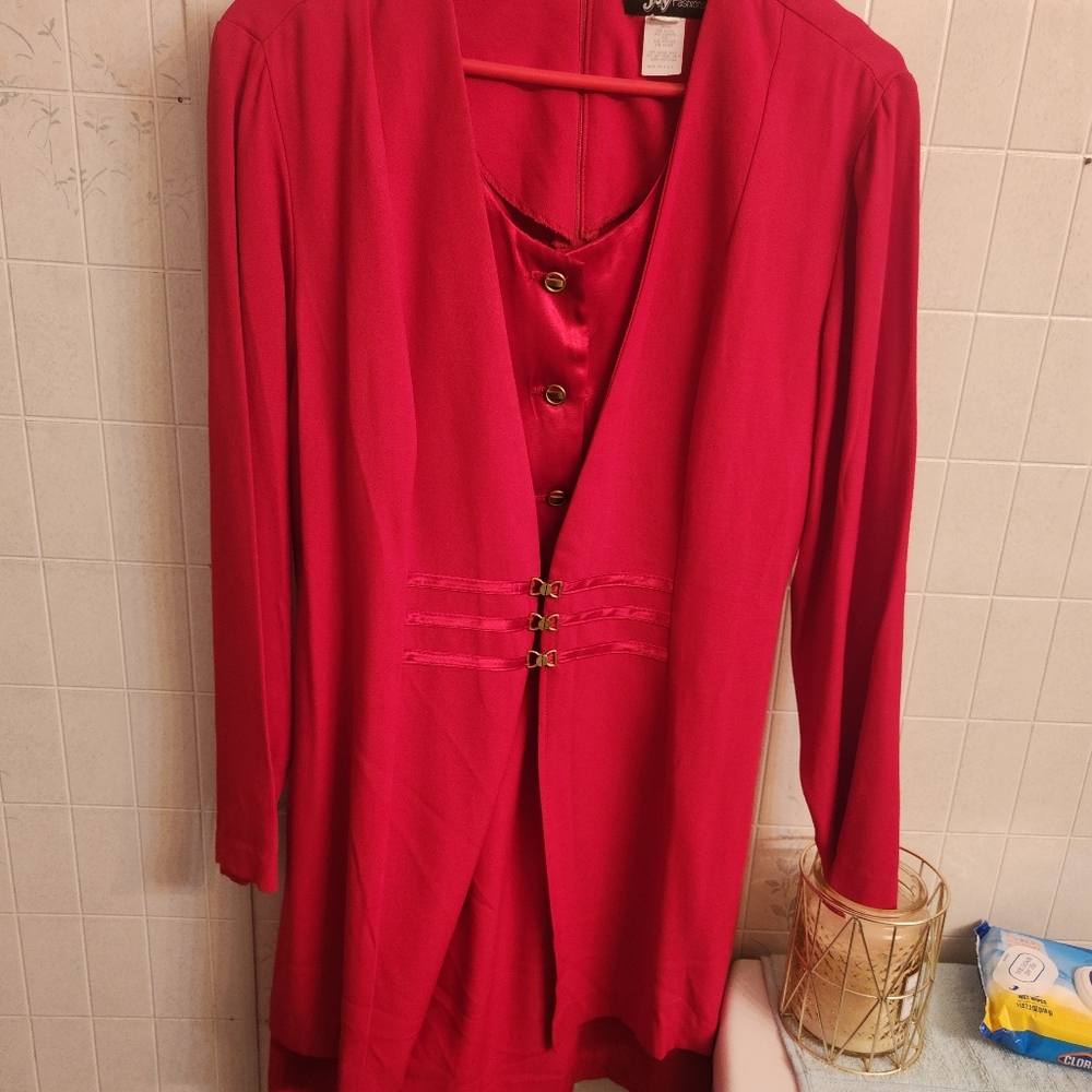 Red dress - Picture 8 of 8